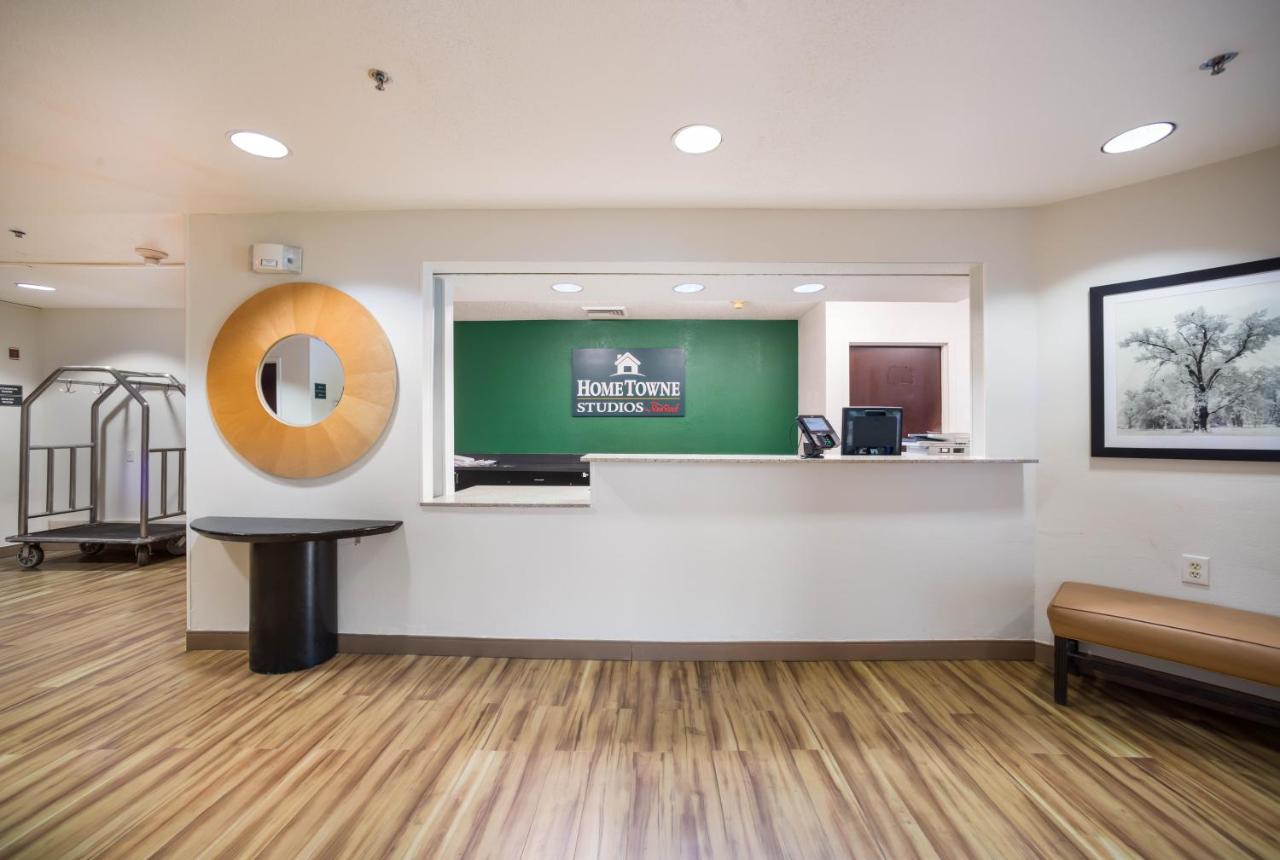Hometowne Studios By Red Roof St. Louis - Airport/N Lindbergh ヘーゼルウッド エクステリア 写真